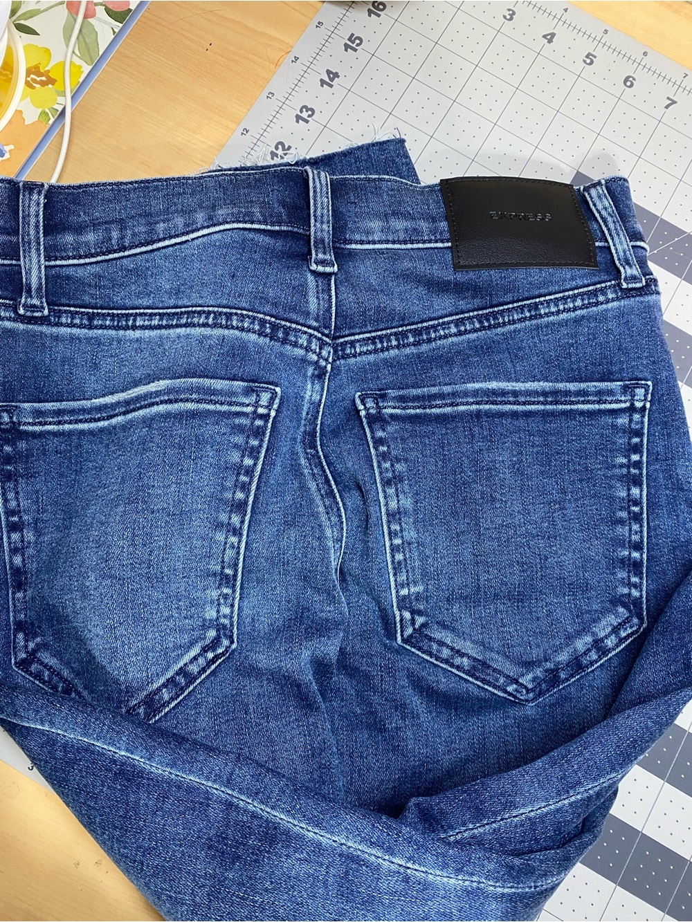 Express Skinny High Rise Jeans - Picture 3 of 4